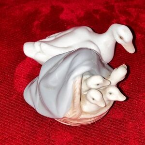 Lladro Mother Duck with Duckling figurine